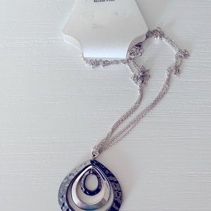 Brand New Jaclyn smith metal silver tone necklace